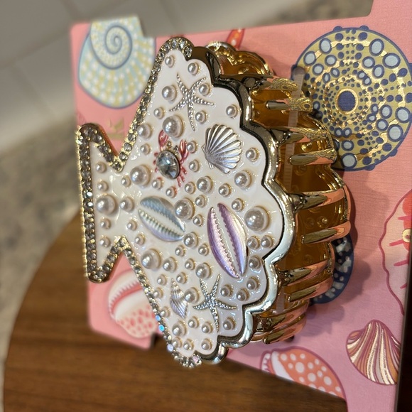 NWT Piper K Gorgeous Ornate Pearl Shell Shaped Gold Hair Claw Clip $15 Firm - Picture 2 of 4